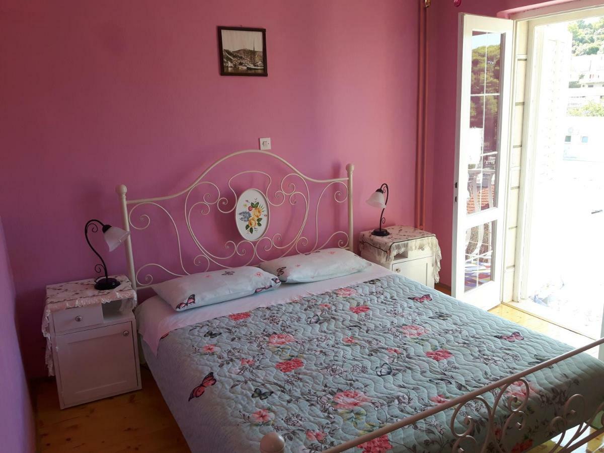 Noor Apartment And Room Hvar Town Exteriör bild
